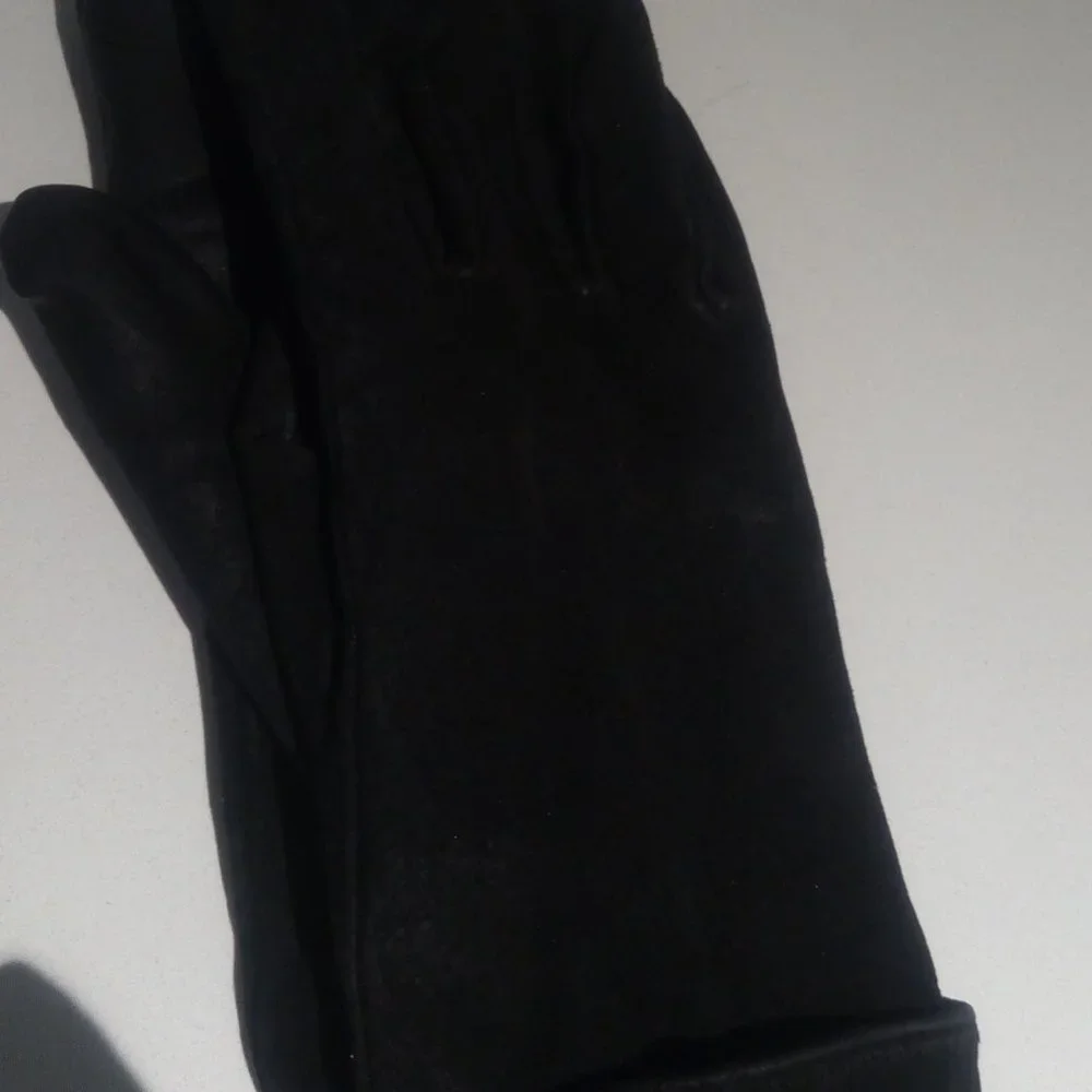 Modern Black Suede Gloves - Picture 4 of 7